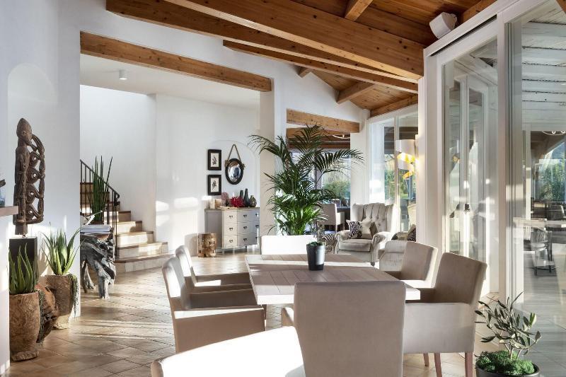 Li Neuli Country Club Hotell San Pantaleo Exteriör bild