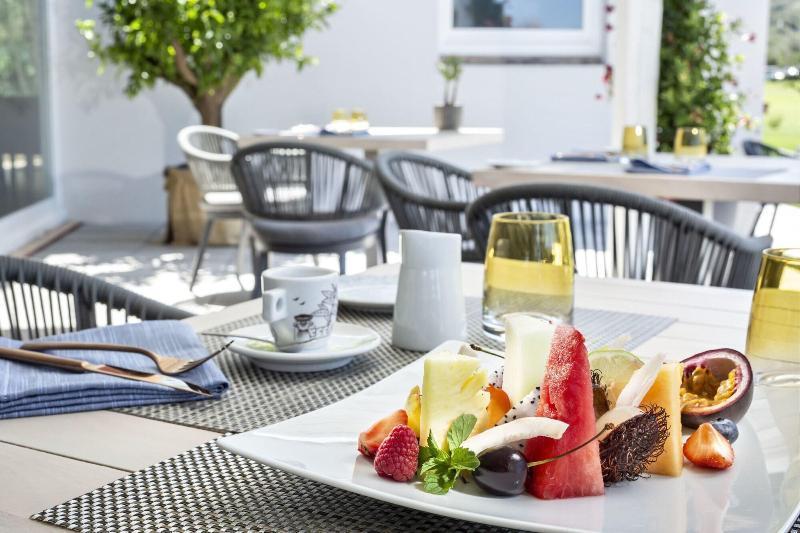 Li Neuli Country Club Hotell San Pantaleo Exteriör bild