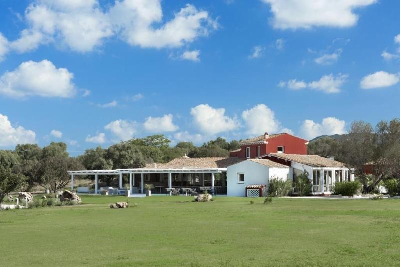 Li Neuli Country Club Hotell San Pantaleo Exteriör bild