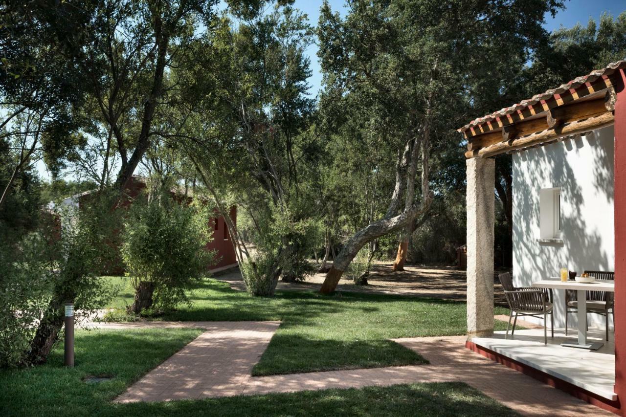 Li Neuli Country Club Hotell San Pantaleo Exteriör bild