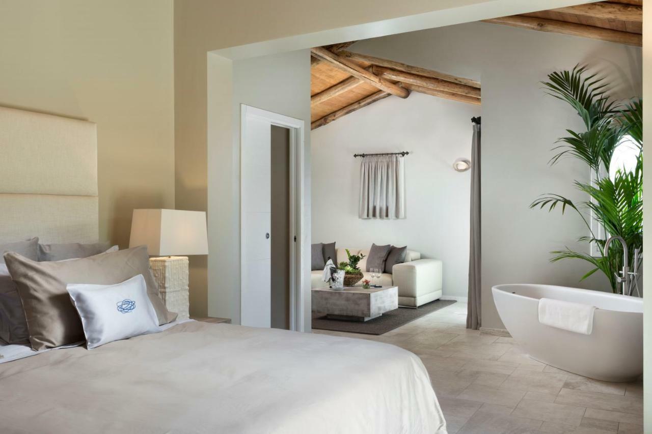Li Neuli Country Club Hotell San Pantaleo Exteriör bild