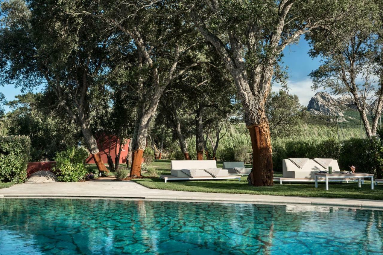 Li Neuli Country Club Hotell San Pantaleo Exteriör bild
