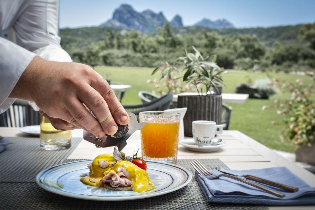 Li Neuli Country Club Hotell San Pantaleo Exteriör bild